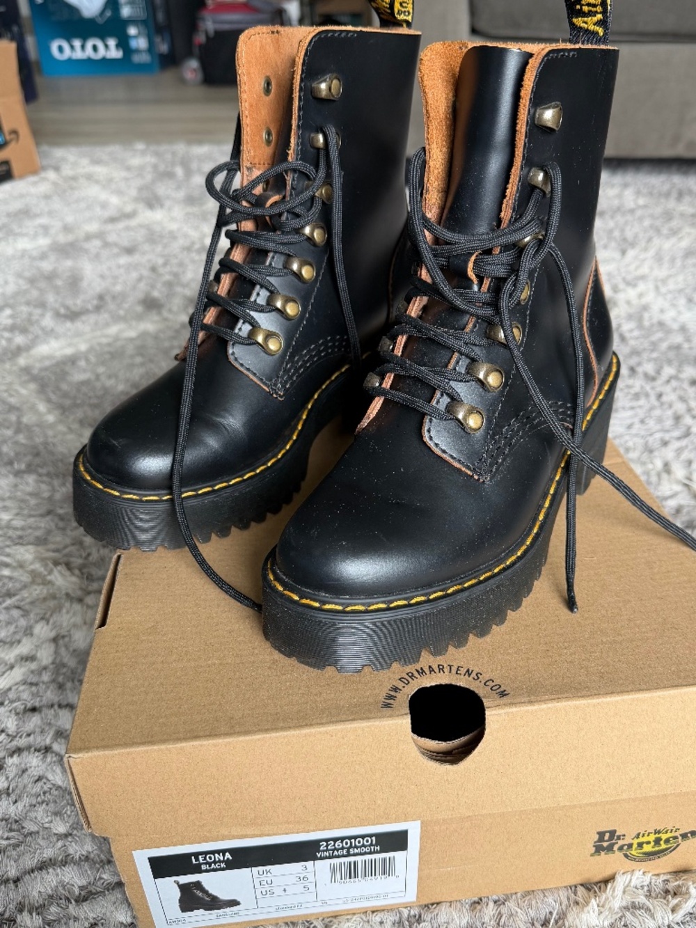 Dr. Martens Leona Black Vintage Smooth boots Women’s size 5